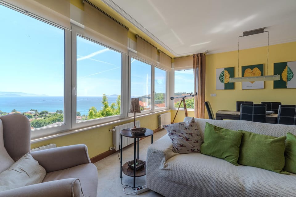 View (from property/room), Living room, Seating area, Dining area, Sea view