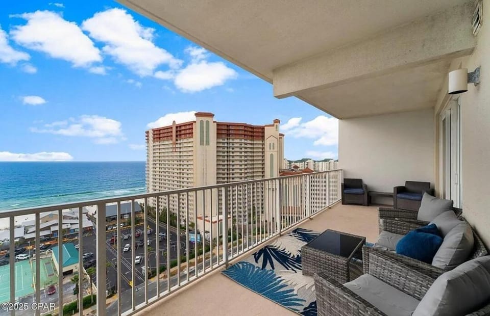 The Crab's Eyebrow Apartment in Panama City Beach