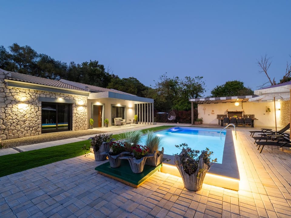 Patio, Night, Garden view, Pool view, Swimming pool, sunbed