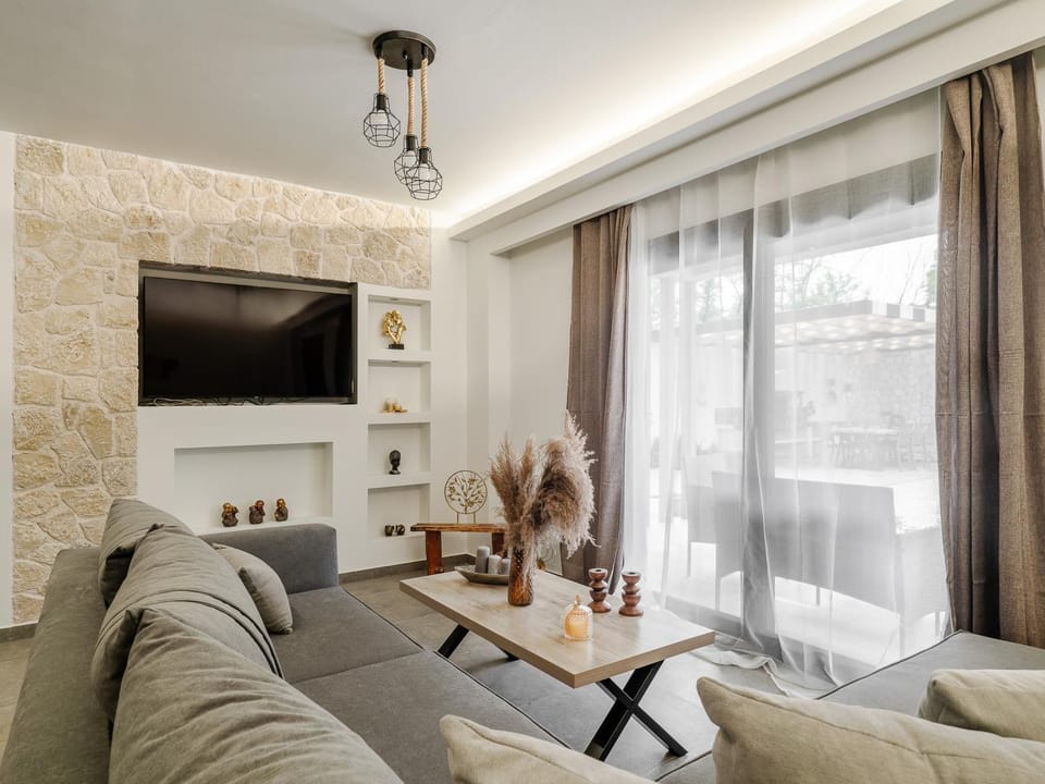 Communal lounge/ TV room, TV and multimedia, Living room, Seating area