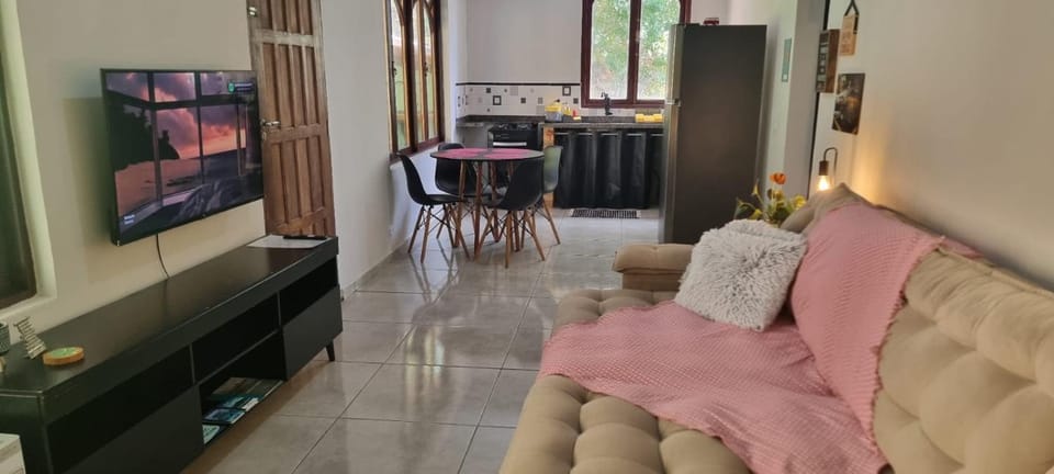 Casa privativa e aconchegante! 650m da balsa! House in Ilhabela