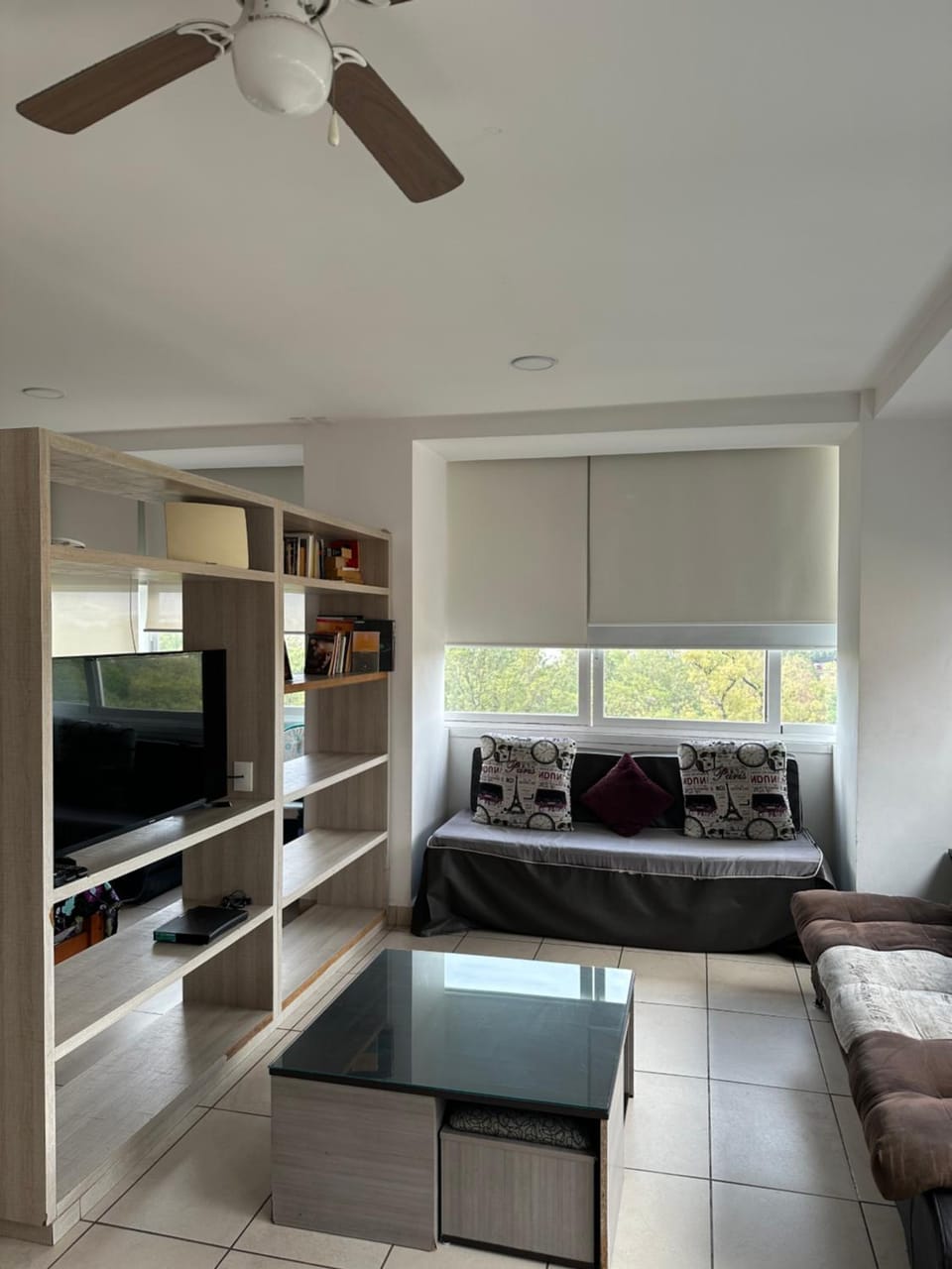 TV and multimedia, Living room, Evening entertainment