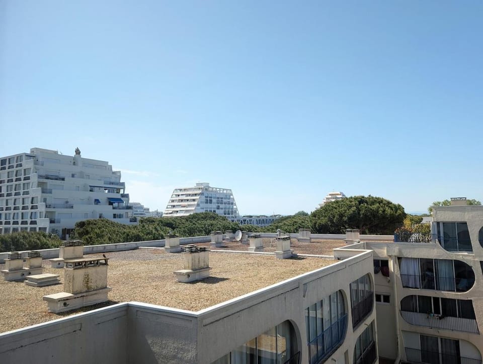 City view, Location