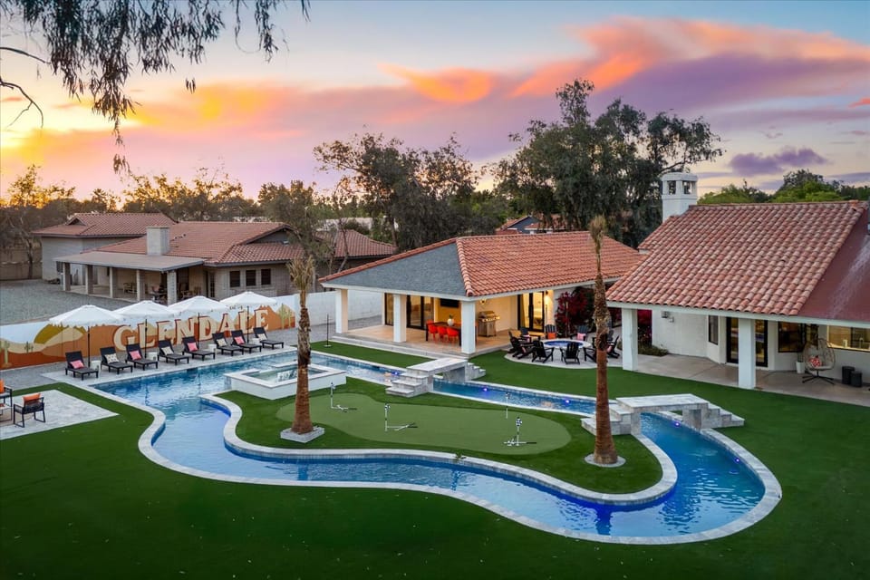 Lazy River Luxe 6 BR Sleeps 16 Pickleball Hot Tub House in Glendale