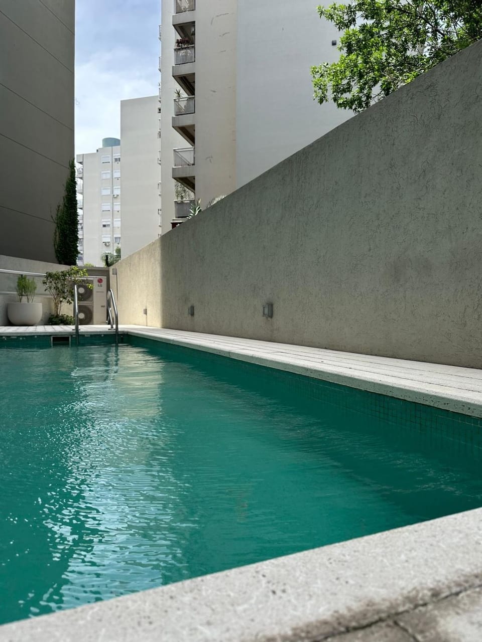 Property building, Day, Pool view, Swimming pool, Swimming pool