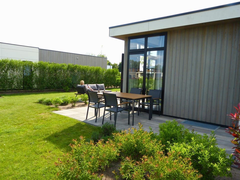 Property building, Garden, Balcony/Terrace, Garden view