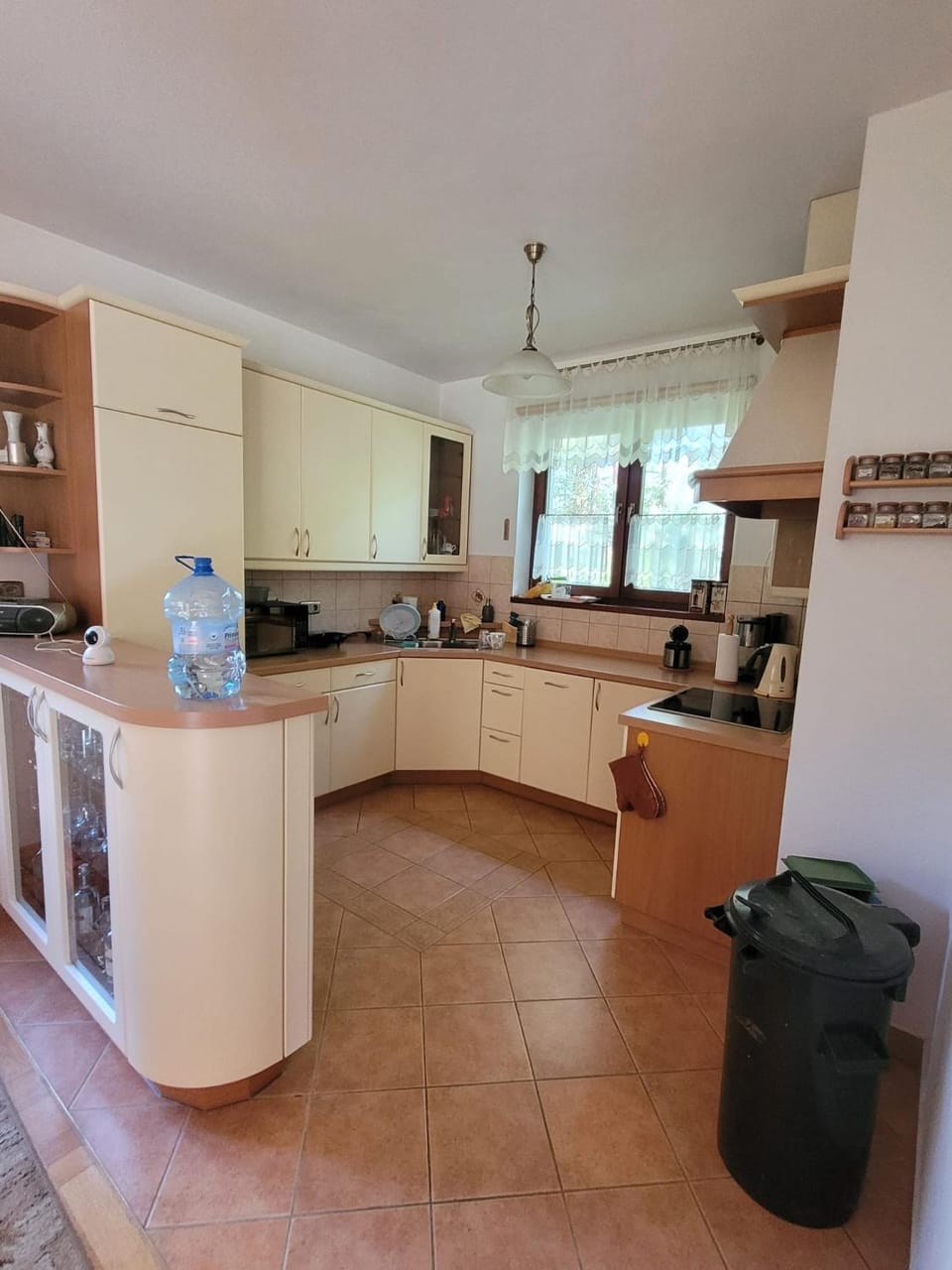 Kitchen or kitchenette, oven