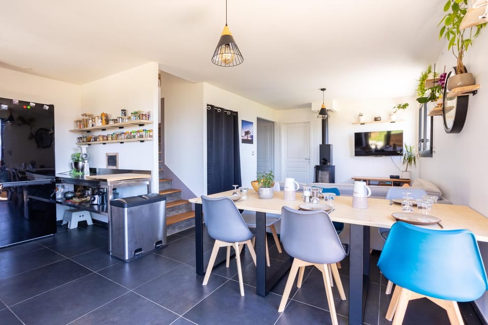 Communal lounge/ TV room, TV and multimedia, Dining area