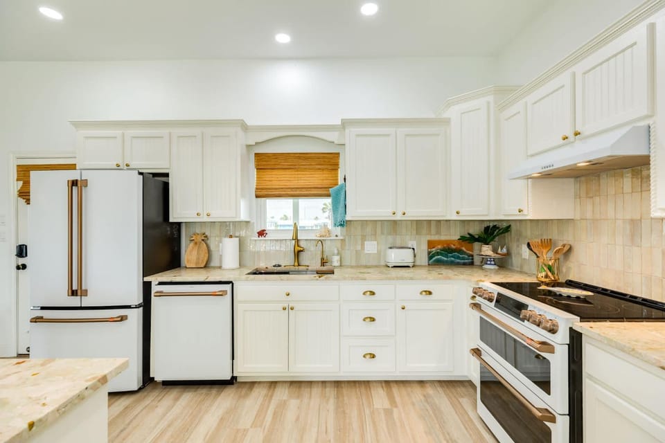 Luxury Beach House with Ocean Views House in Surfside Beach