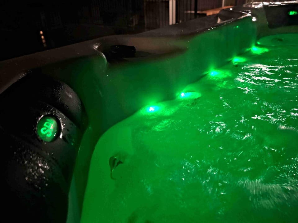 Hot Tub, Spa and wellness centre/facilities