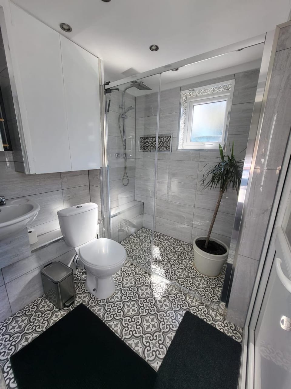Stylish seaside family retreat opposite Dreamland sleeps 7 House in Margate