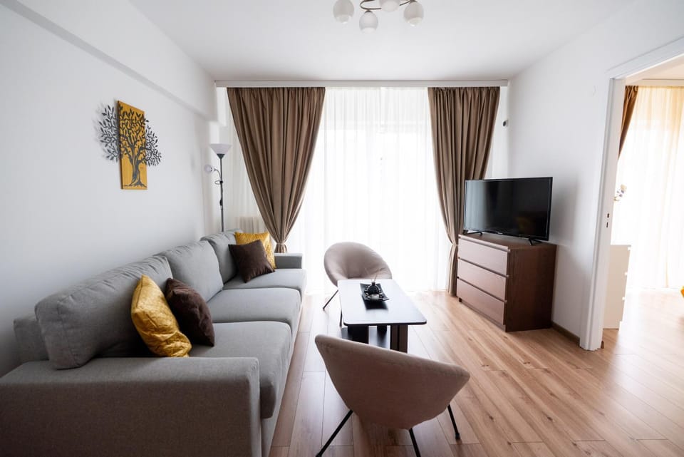 Communal lounge/ TV room, TV and multimedia, Living room, Seating area, Evening entertainment