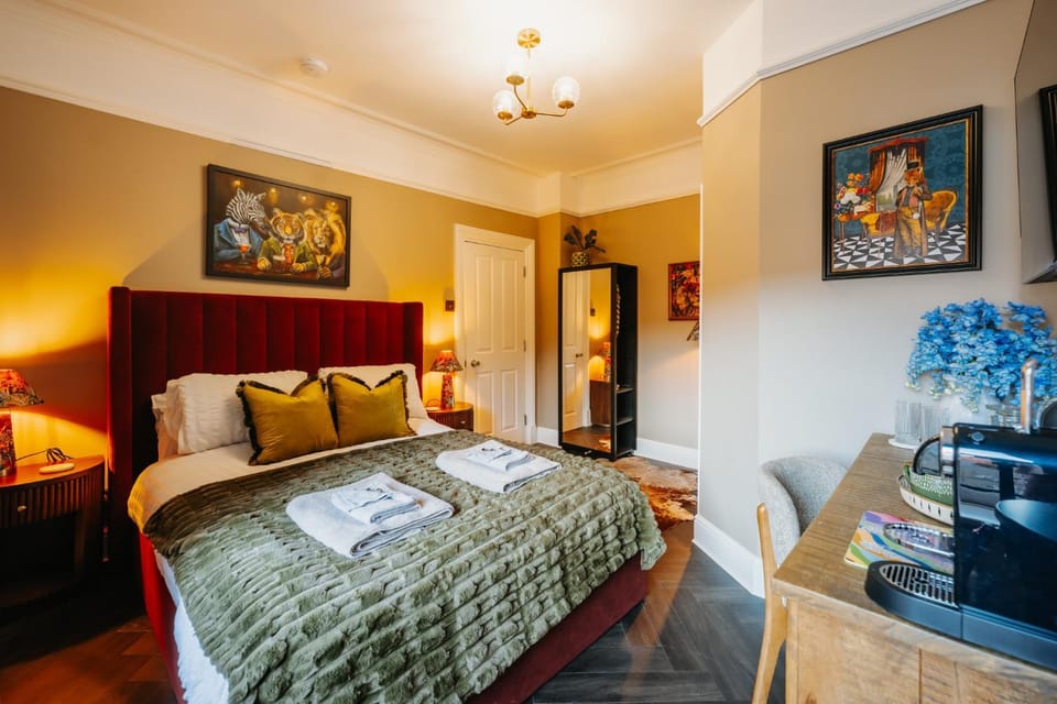 Bed, Photo of the whole room, Bedroom