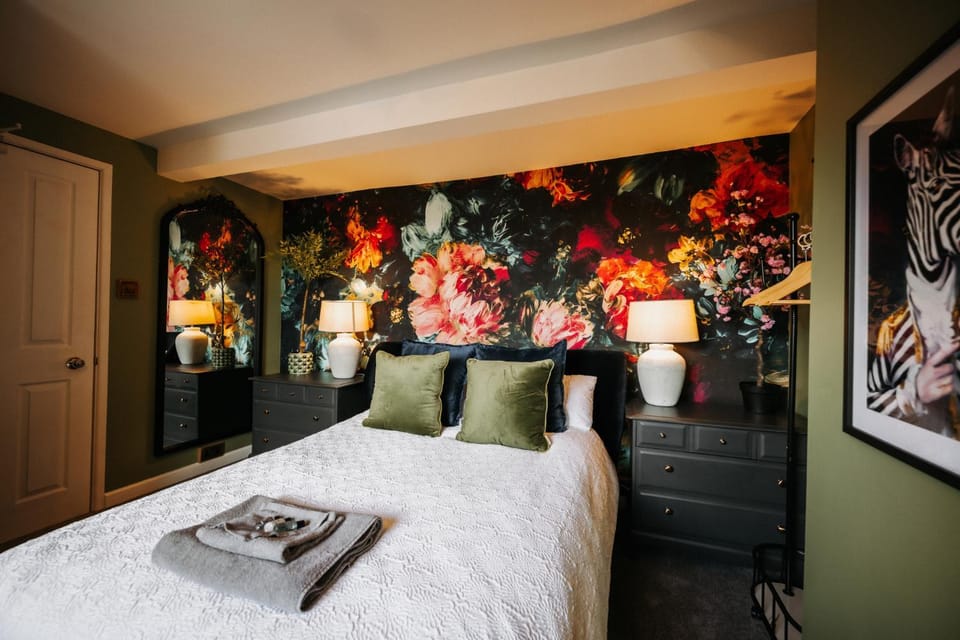 Bed, Decorative detail, Bedroom