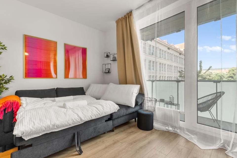 Bed, View (from property/room), Balcony/Terrace, Living room, Photo of the whole room, Seating area, Bedroom, towels