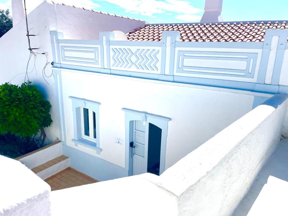 Property building, Facade/entrance, Balcony/Terrace