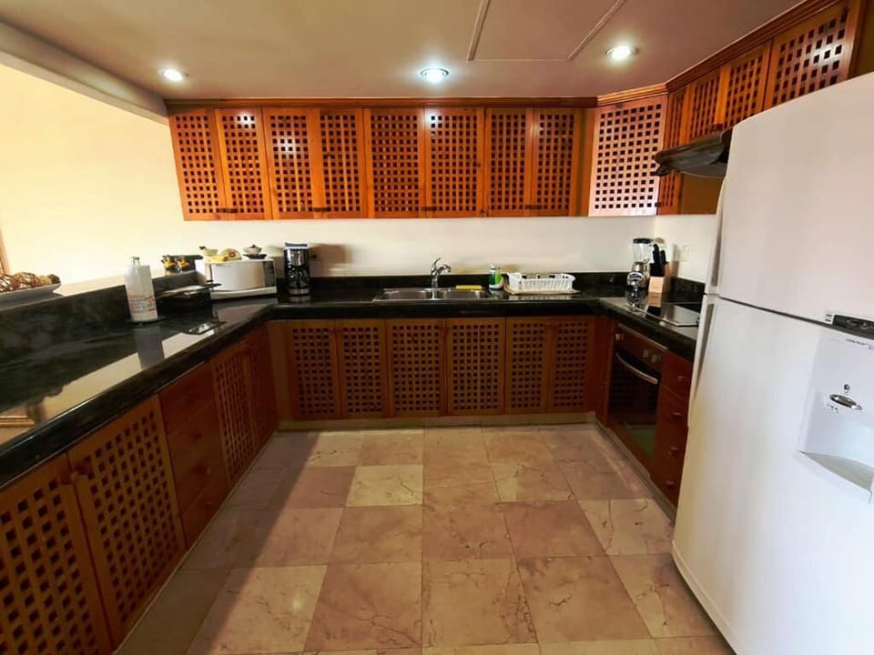 Magnificent Penthouse Jacuzzi, Beach Access & Wifi Apartment in State of Quintana Roo