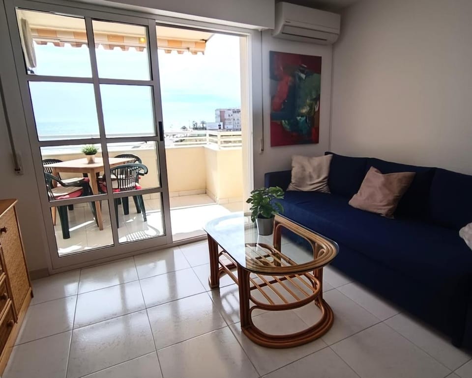 View (from property/room), Living room, Seating area, air conditioner