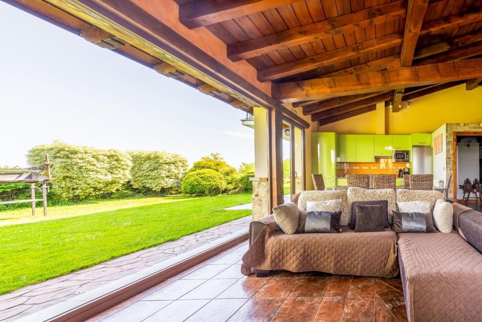 Izetaerdi - Casa con encanto y vistas únicas by Egona House in Basque Country
