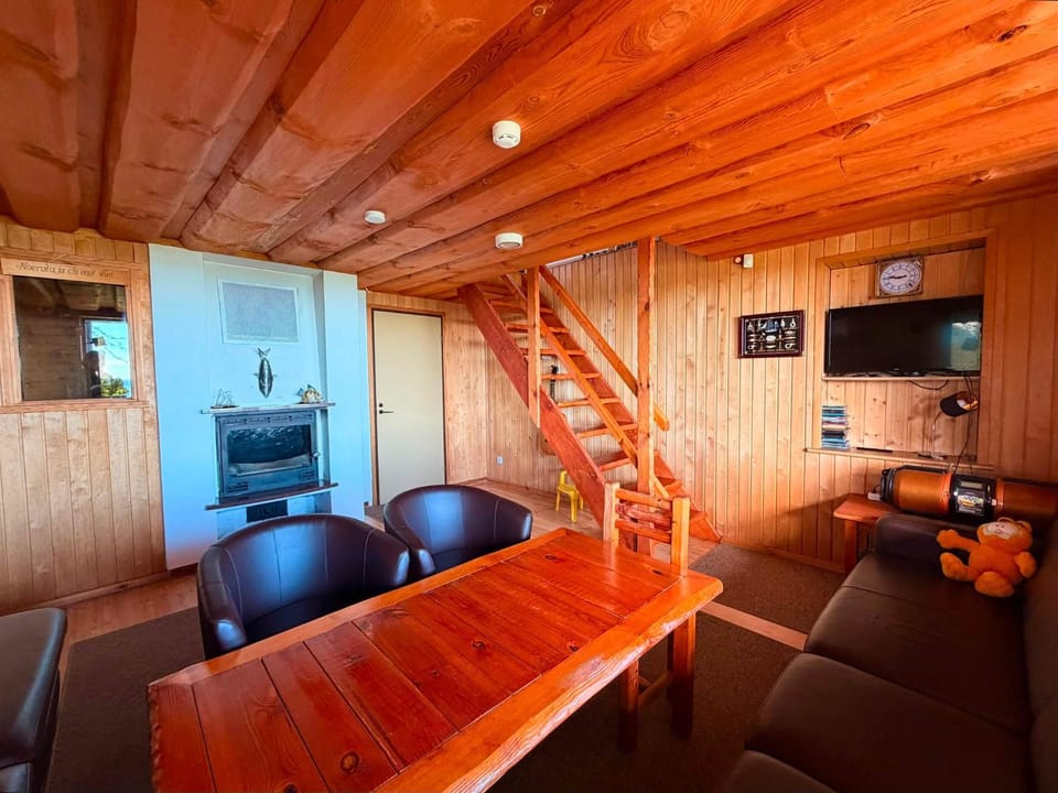 Communal lounge/ TV room, Living room, Seating area