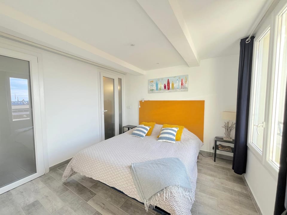Shower, Toilet, Photo of the whole room, Bedroom