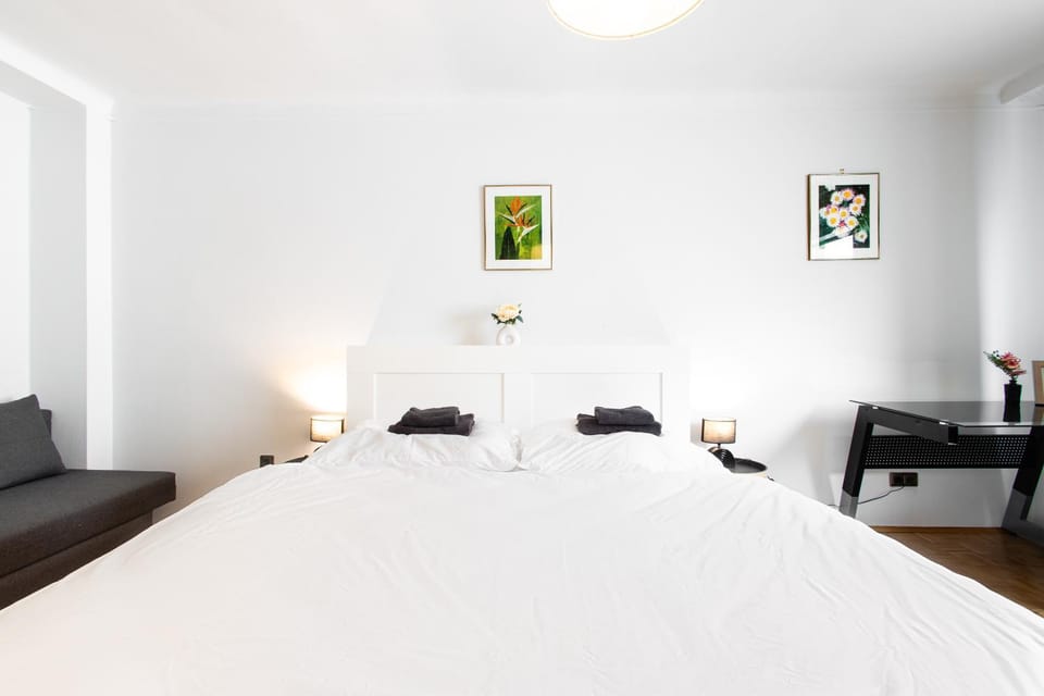 Photo of the whole room, Seating area, Bedroom