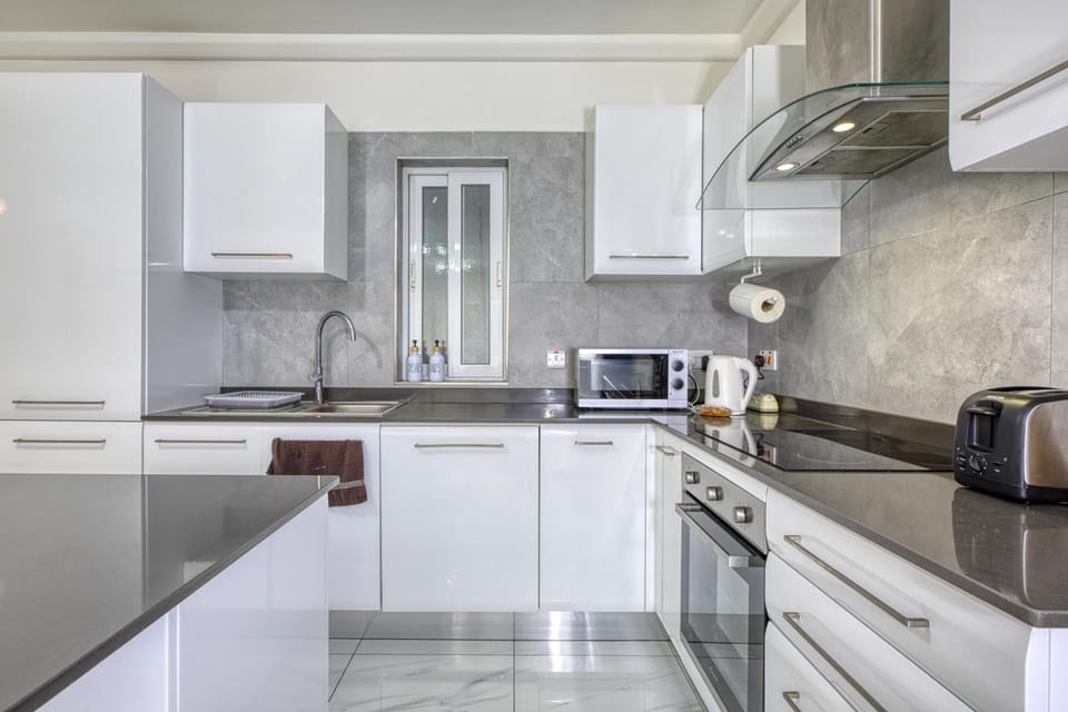 Coffee/tea facilities, Kitchen or kitchenette, dishwasher, oven, stove, toaster