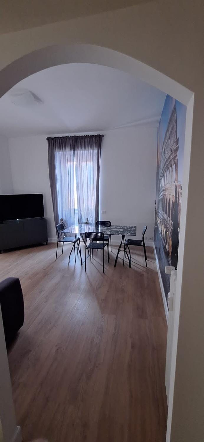TV and multimedia, Living room, Seating area, Dining area