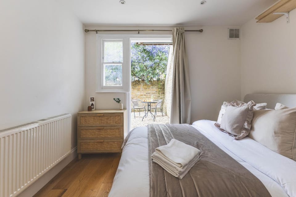 Luxury 2 Bedroom Apartment - Minutes From Train Station With FREE PARKING Apartment in London Borough of Southwark