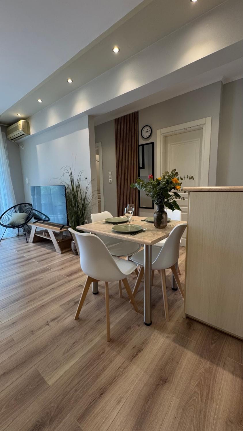 Kitchen or kitchenette, Living room, Seating area
