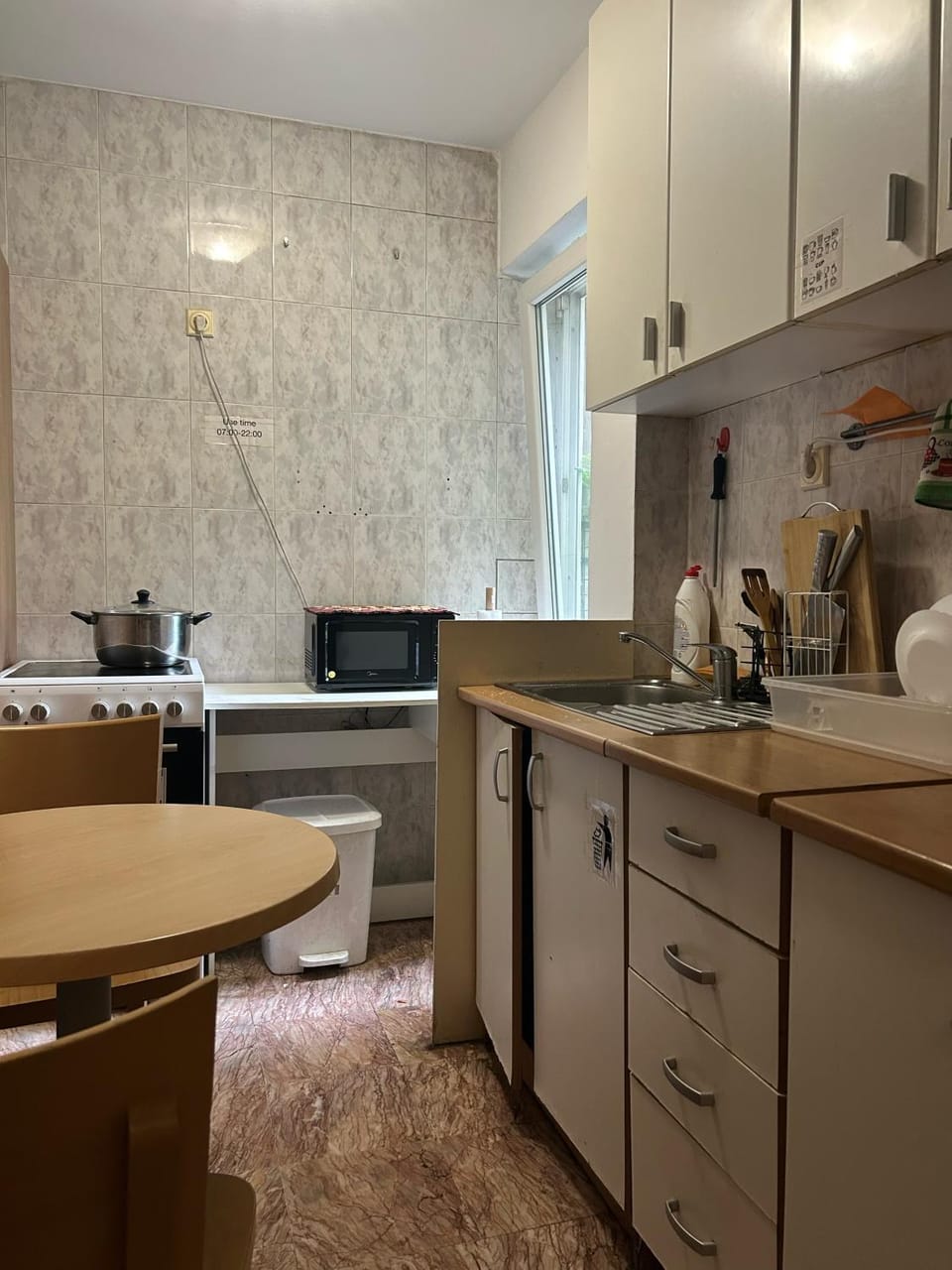 Kitchen or kitchenette, Kitchen or kitchenette, Dining area, stove