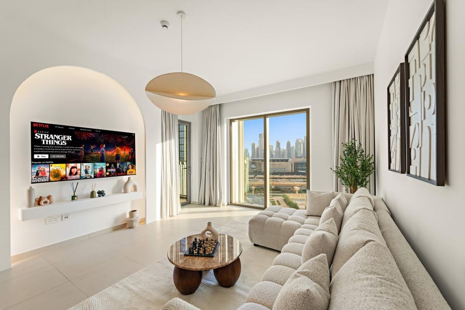 TV and multimedia, Living room, Evening entertainment