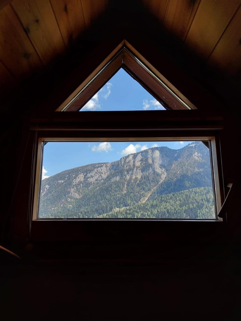 Bedroom, Mountain view