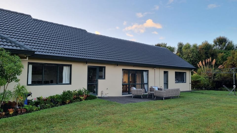 Property building, Patio, Day, Garden, Garden view