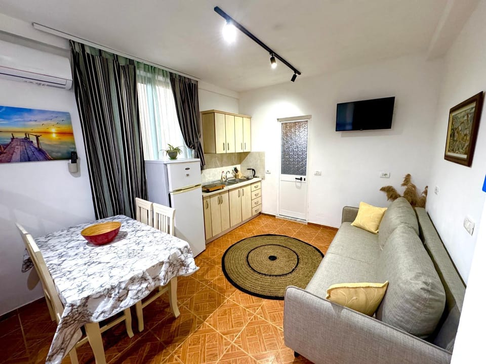 TV and multimedia, Kitchen or kitchenette, Living room, Dining area