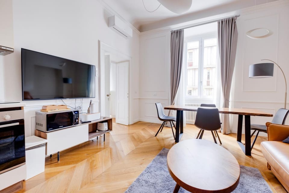 TV and multimedia, Living room, Seating area, Dining area
