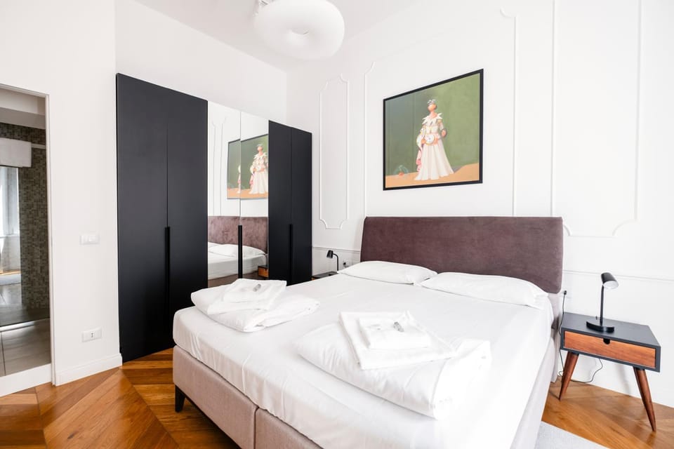 Bed, Bedroom, towels, wardrobe