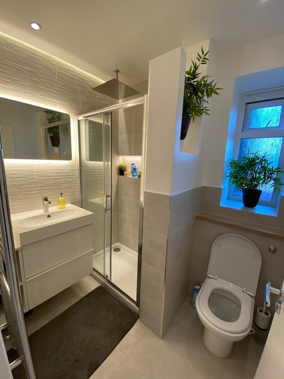 Newly renovated - 70m2 Modern & Cosy - Balcony Apartment in London Borough of Southwark