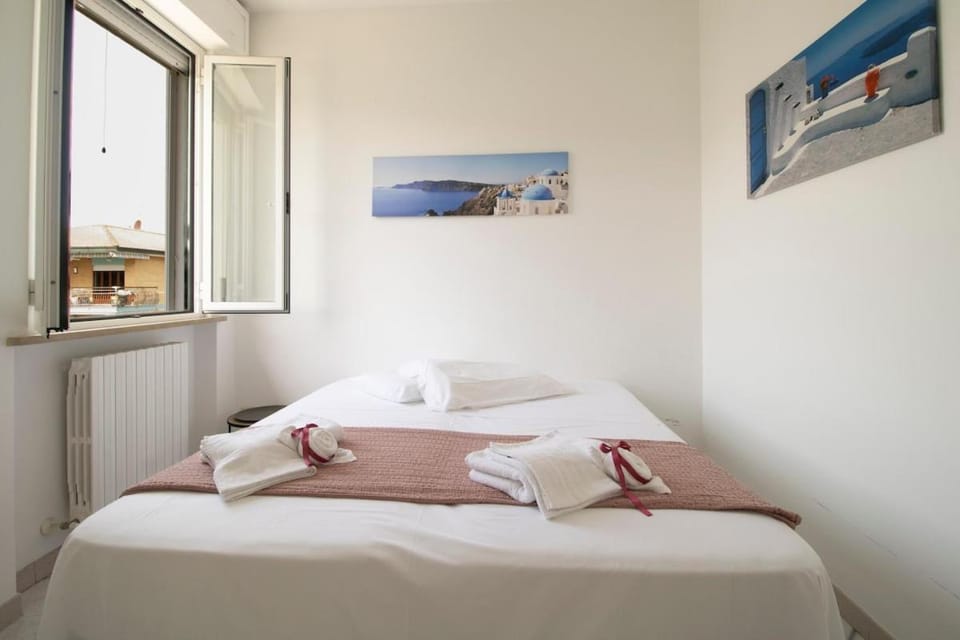 Large balcony overlooking the sea Wi-Fi Parking Apartment in Marche