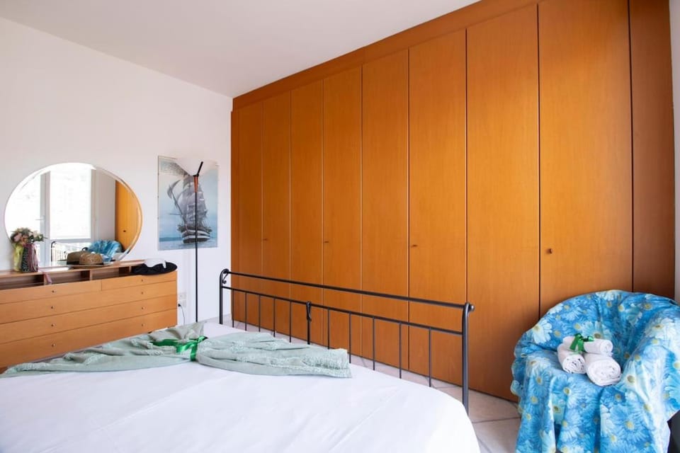 Large balcony overlooking the sea Wi-Fi Parking Apartment in Marche