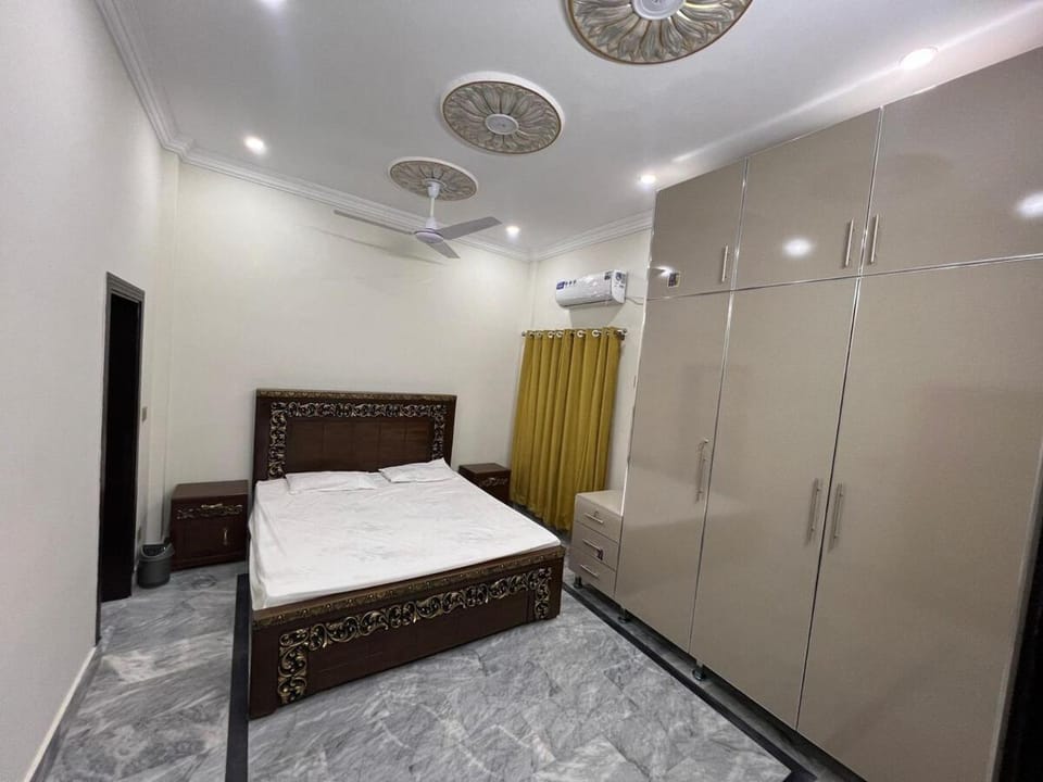Bed, Photo of the whole room, Bedroom, wardrobe