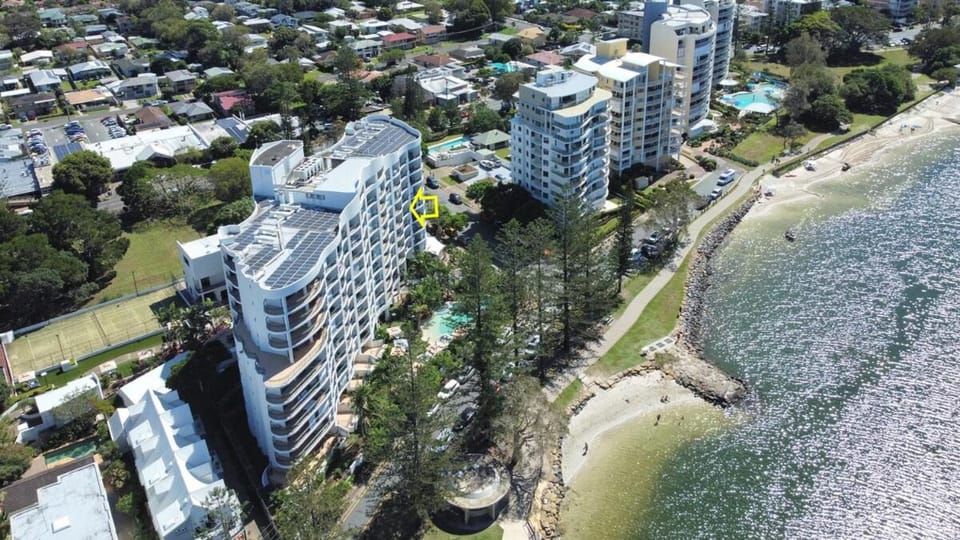 Golden Beach Ocean Views, Passage at your Doorstep Apartment in Golden Beach