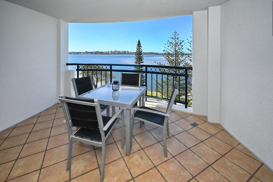 Golden Beach Ocean Views, Passage at your Doorstep Apartment in Golden Beach