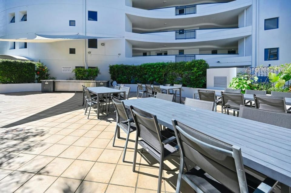 Golden Beach Ocean Views, Passage at your Doorstep Apartment in Golden Beach
