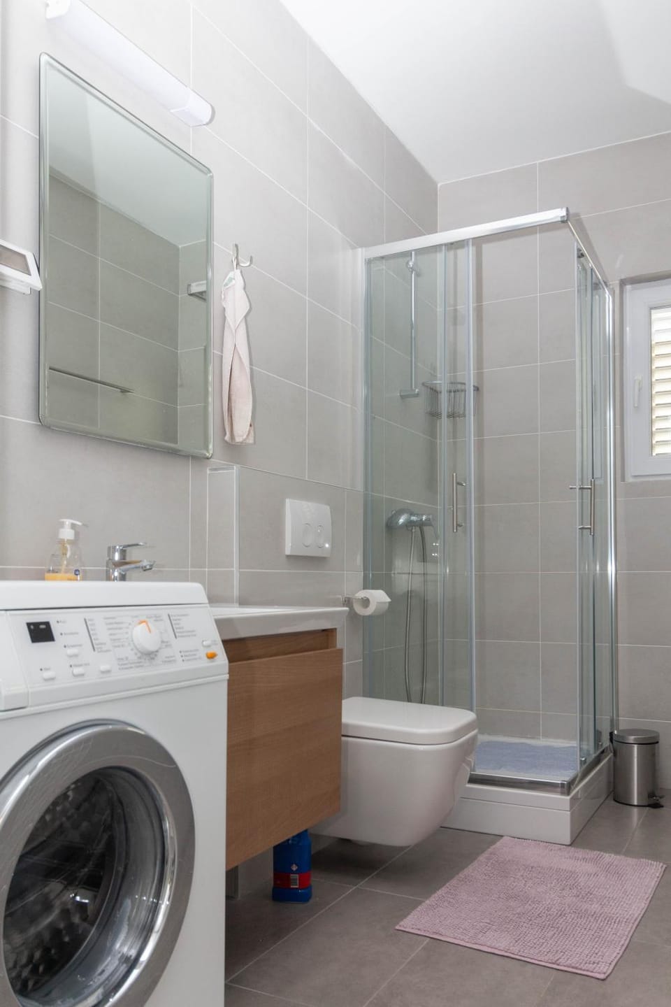 Shower, Toilet, Bathroom, washing machine
