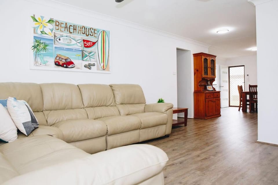 Perfect Location 4BR Home Warana - 200m to Beach! House in Sunshine Coast