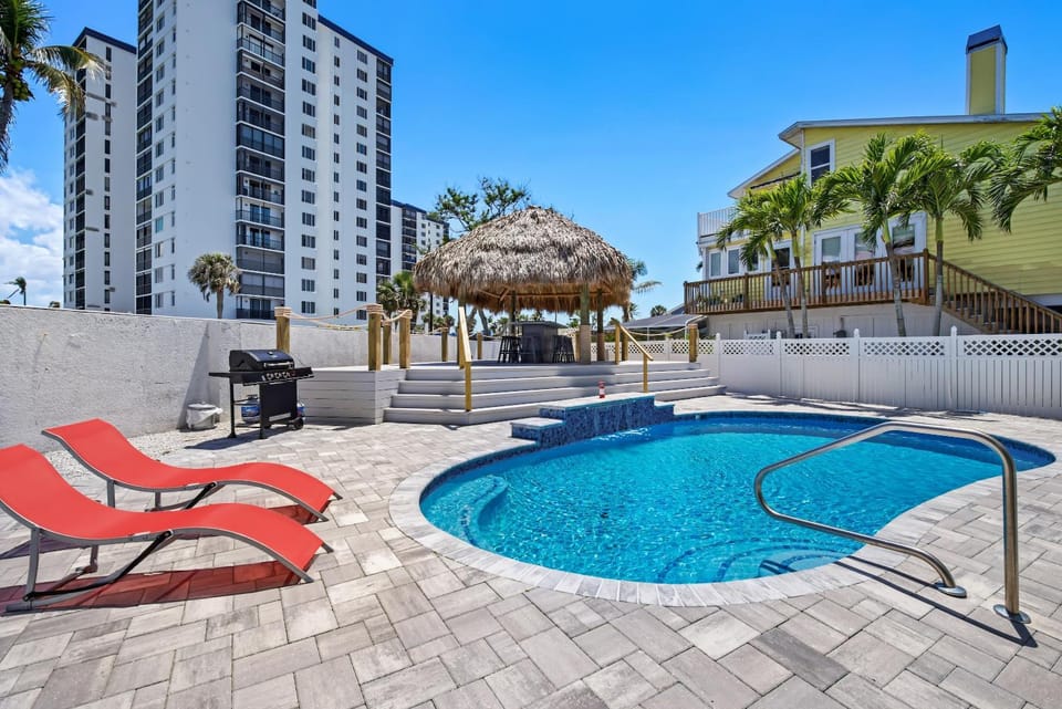 Bayview Beach House by Sun Palace Vacations House in Estero Island