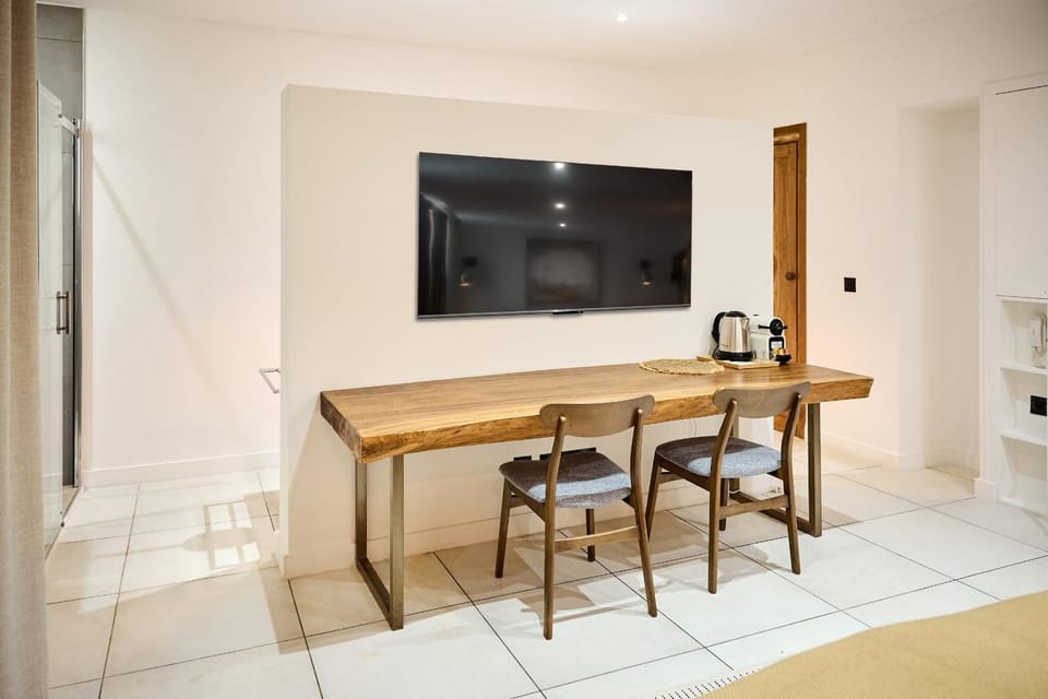 TV and multimedia, Dining area