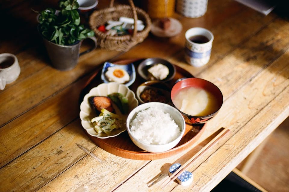 Guesthouse&Bar Komado ゲストハウス小窓 Bed and Breakfast in Japan