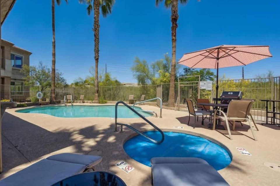 Panorama View - Mountain Views - Community Pool House in Fountain Hills